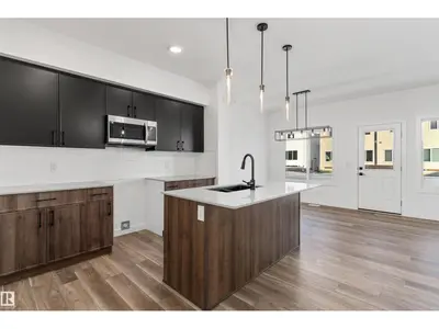 Interior photo 4 of 920 18 AV NW