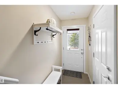 Interior photo 1 of #157 603 WATT BV SW