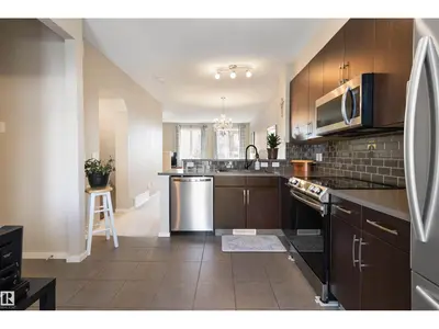 Interior photo 4 of #157 603 WATT BV SW