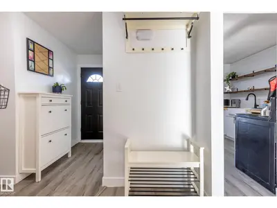 Interior photo 1 of 19 Greenfield ES