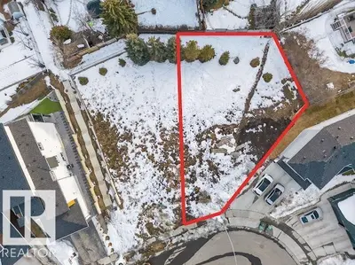 Interior photo 1 of 4511 49 AV