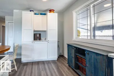 Interior photo 2 of 4628 46 Ave