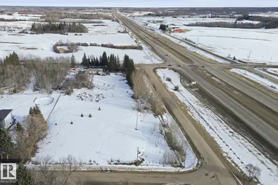 Interior photo 2 of 51548 RGE ROAD 232 NE