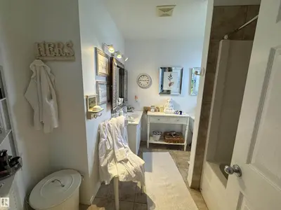 Interior photo 4 of #208 178 Bridgeport BV