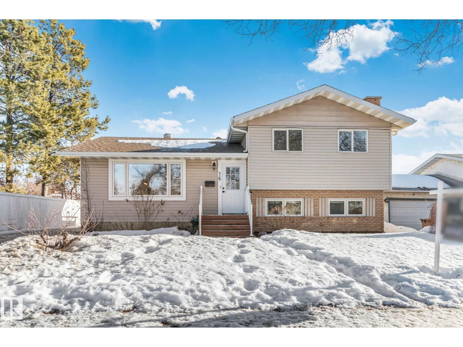 16 LAROSE DR, St. Albert - 5 bedroom Detached Single Family for sale