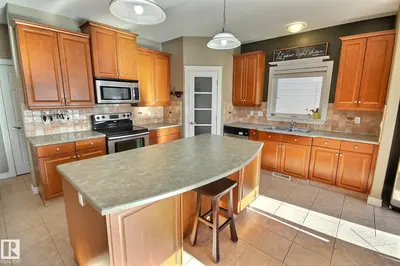 Interior photo 3 of 4 BRIDGEPORT BV