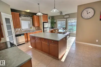 Interior photo 2 of 4 BRIDGEPORT BV