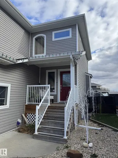 Interior photo 2 of 5205 39 ST