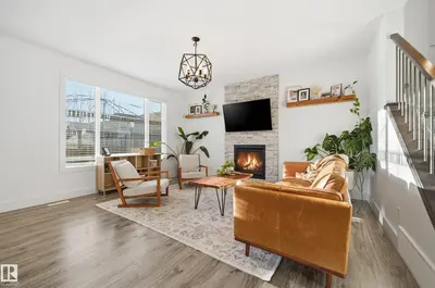 Interior photo 4 of 30 WILLOW LI