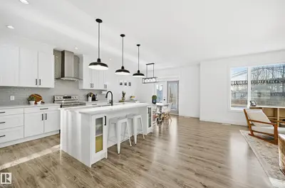 Interior photo 3 of 30 WILLOW LI