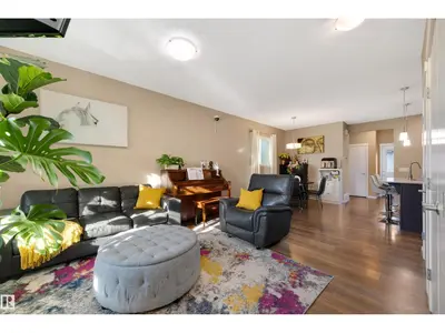 Interior photo 4 of 1426 26 AV NW
