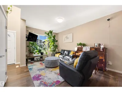 Interior photo 3 of 1426 26 AV NW