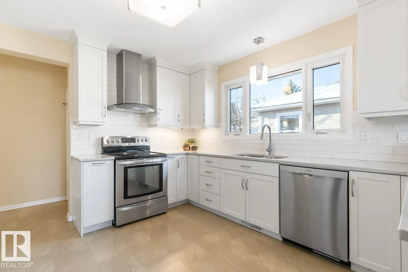 8707 STRATHEARN DR NW, Edmonton - 5 bedroom Detached Single Family for sale