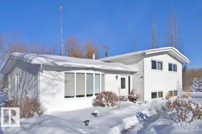 Interior photo 1 of 106 54500 Lac Ste Anne Trail