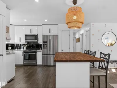 Interior photo 2 of 6 HIGHWOOD PL