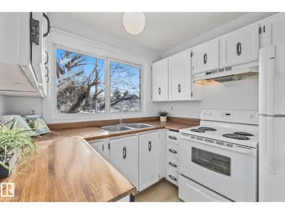 Interior photo 4 of 5612 92C AV NW