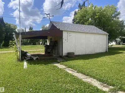 Interior photo 4 of 4811 48 Ave