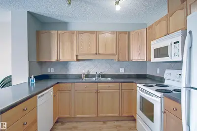 Interior photo 4 of 8129 7 AV SW