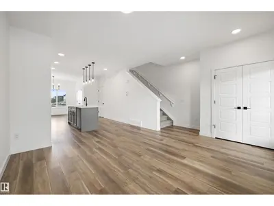 Interior photo 3 of 634 176 AV NE