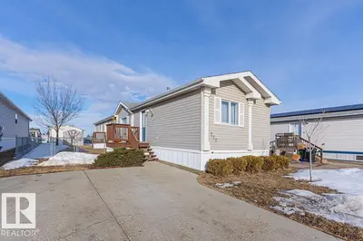 Interior photo 1 of 220 Oak Wood DR NW