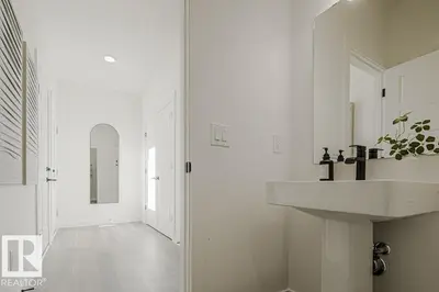 Interior photo 3 of 930 18 AV NW