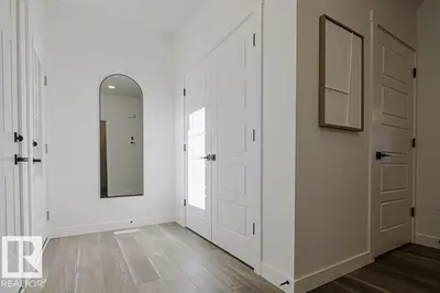 Interior photo 2 of 930 18 AV NW