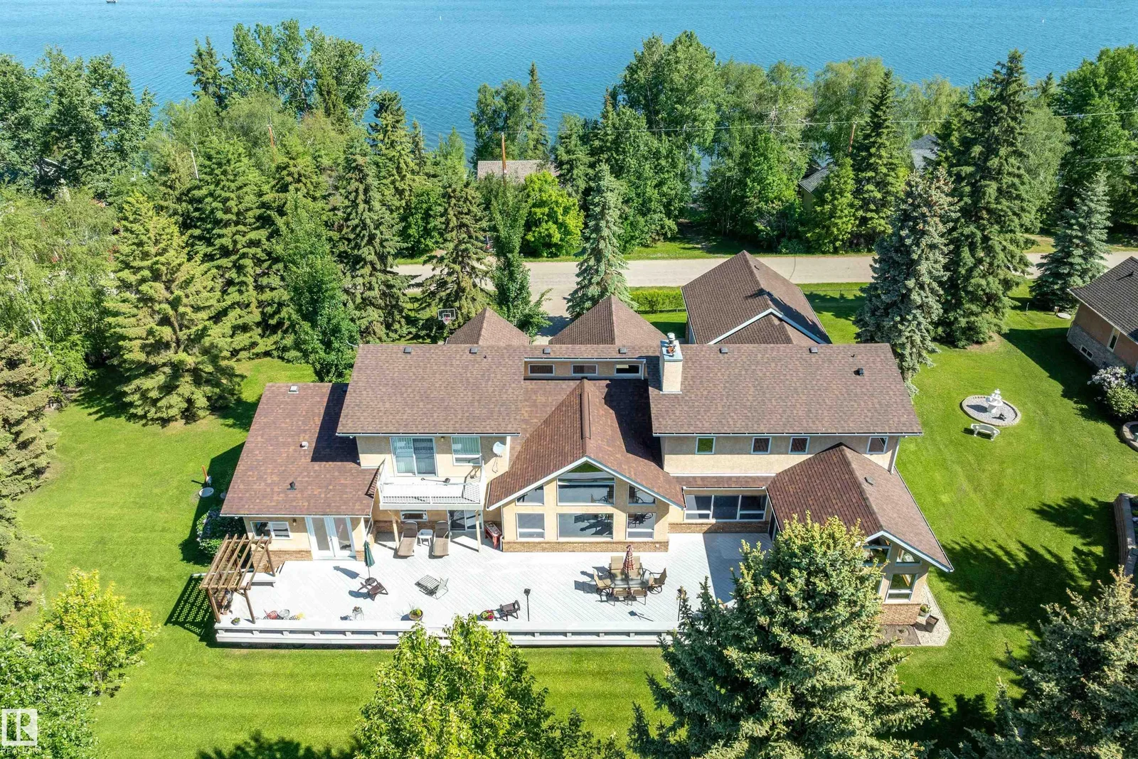 248 Lakeshore Dr, Rural Wetaskiwin County - 6 bedroom Detached Single Family for sale
