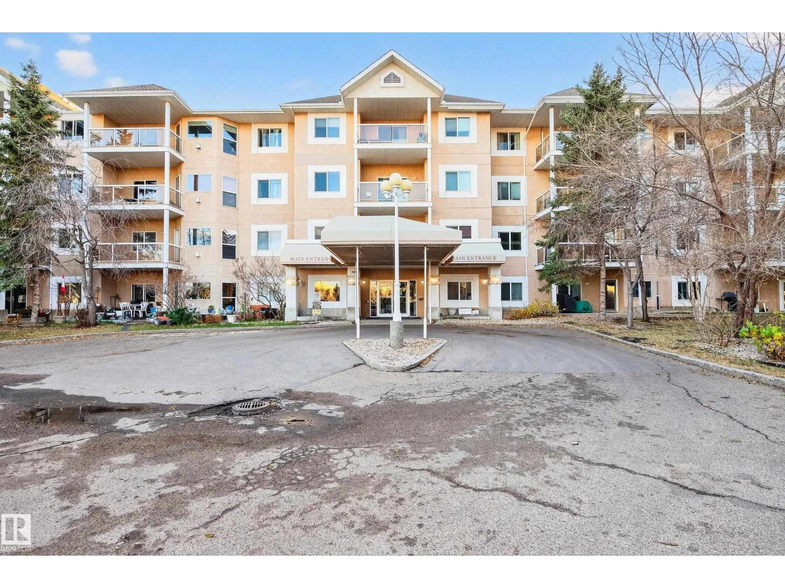 #301 10511 42 AV NW, Edmonton - 3 bedroom Apartment for sale