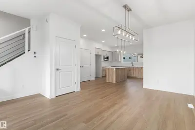 Interior photo 2 of 1012 14 AV NW