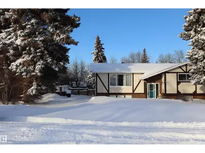 Interior photo 2 of 5220 - 56 Street