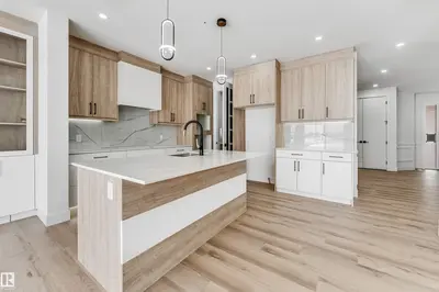 Interior photo 4 of 6251 19 ST NE