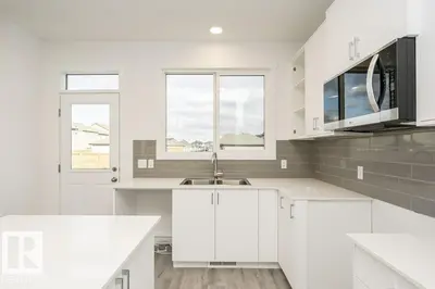 Interior photo 3 of 335 EDGEMONT DR NW