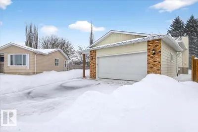 Interior photo 2 of 1049 56 ST NW