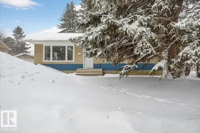 Interior photo 1 of 11 GLADSTONE CR