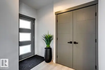 Interior photo 1 of 959 18 AV NW