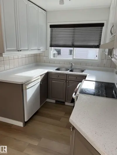 Interior photo 1 of 4508 44 AV