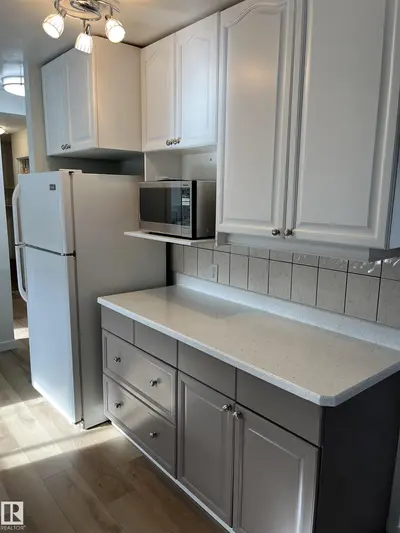 Interior photo 4 of 4508 44 AV