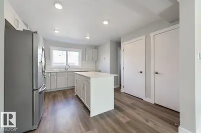 Interior photo 3 of 7940/7942 82 AV NW