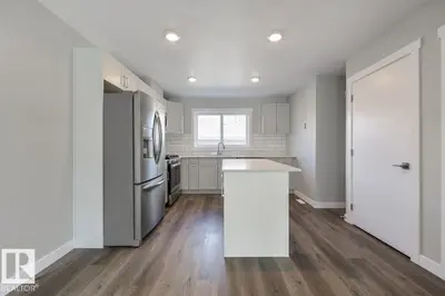 Interior photo 4 of 7940/7942 82 AV NW