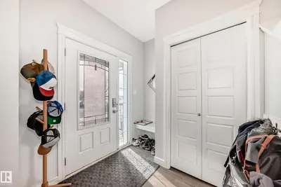 Interior photo 1 of 2 SOUTHPOINTE BV