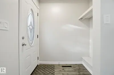 Interior photo 3 of 8064 ARGYLL RD NW