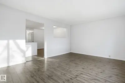 Interior photo 4 of 8064 ARGYLL RD NW