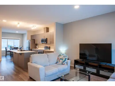 Interior photo 2 of 1527 16 AV NW