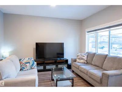 Interior photo 3 of 1527 16 AV NW