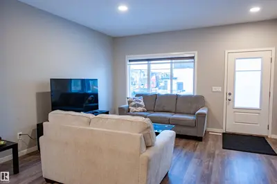 Interior photo 4 of 1527 16 AV NW