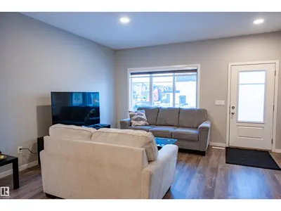 Interior photo 4 of 1527 16 AV NW