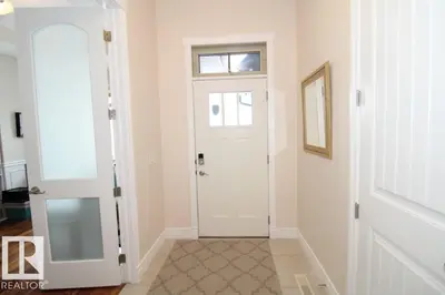 Interior photo 4 of 176 Ambleside DR SW