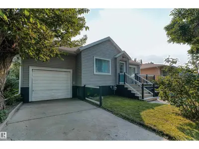 Interior photo 2 of 5517 49 AV