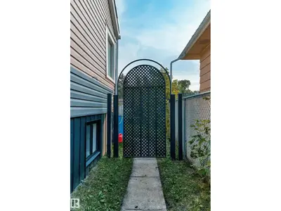 Interior photo 4 of 5517 49 AV