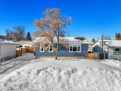 Interior photo 2 of 5044 46 Street